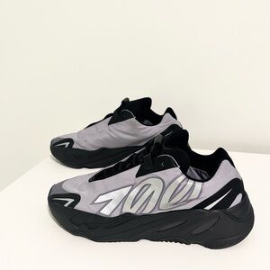 Adidas Yeezy 700 MNVN Shoes Size 7.5 Mens/9Women's Geode/Black GW9526 YZY 700